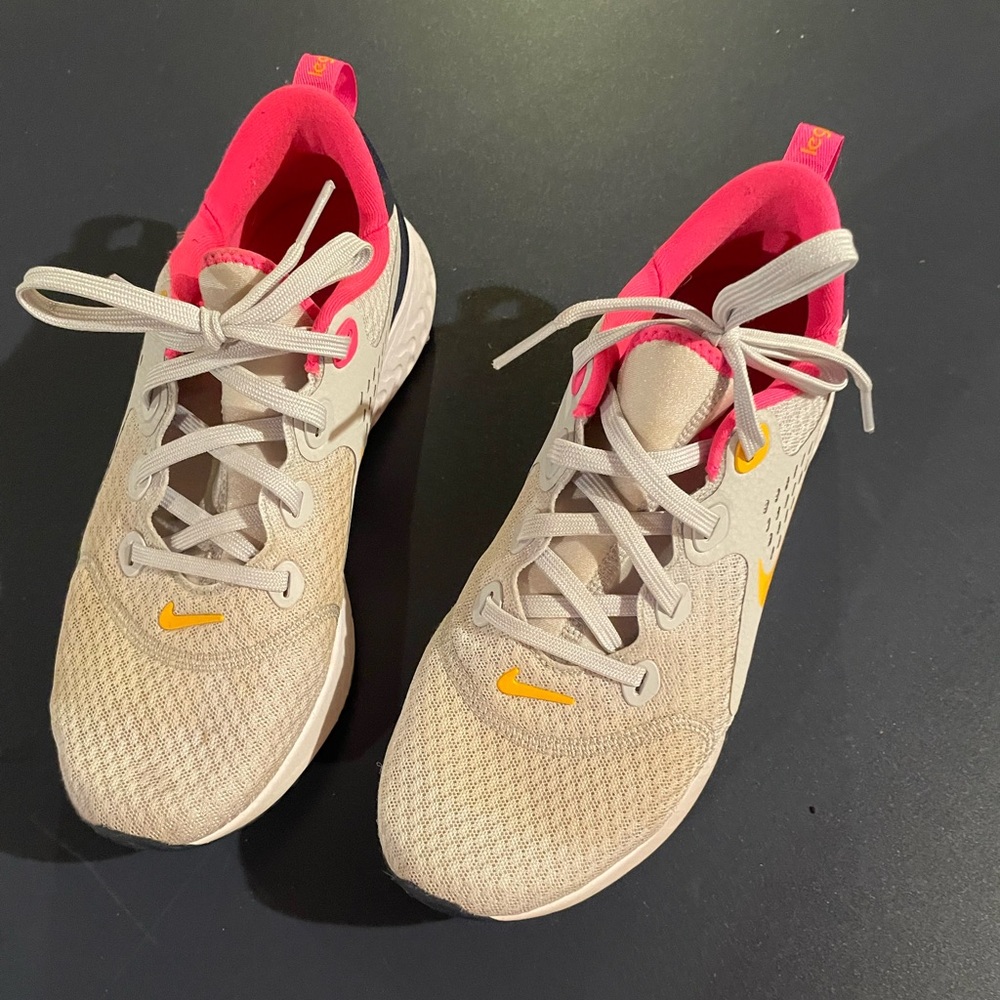 Nike women’s sneakers